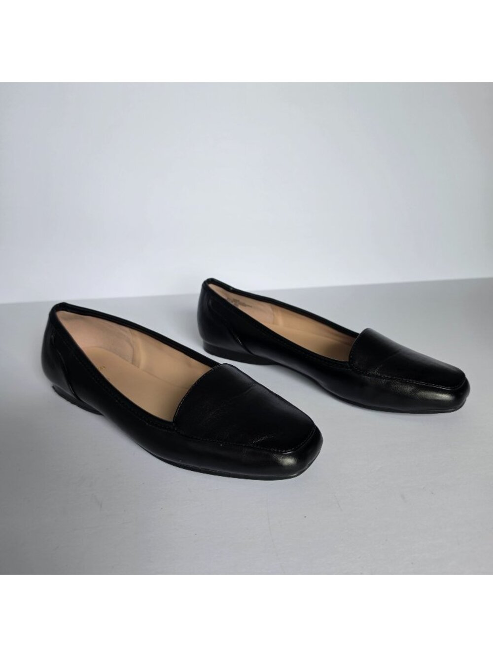 Bandolino Liberty 3 Black Flats Square Toe Slip-On Comfort Loafers. Size 9.5M